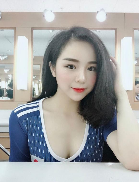 hot-girl-ngu-gat-binh-luan-world-cup-3-ngoisao.vn-w736-h960.jpg