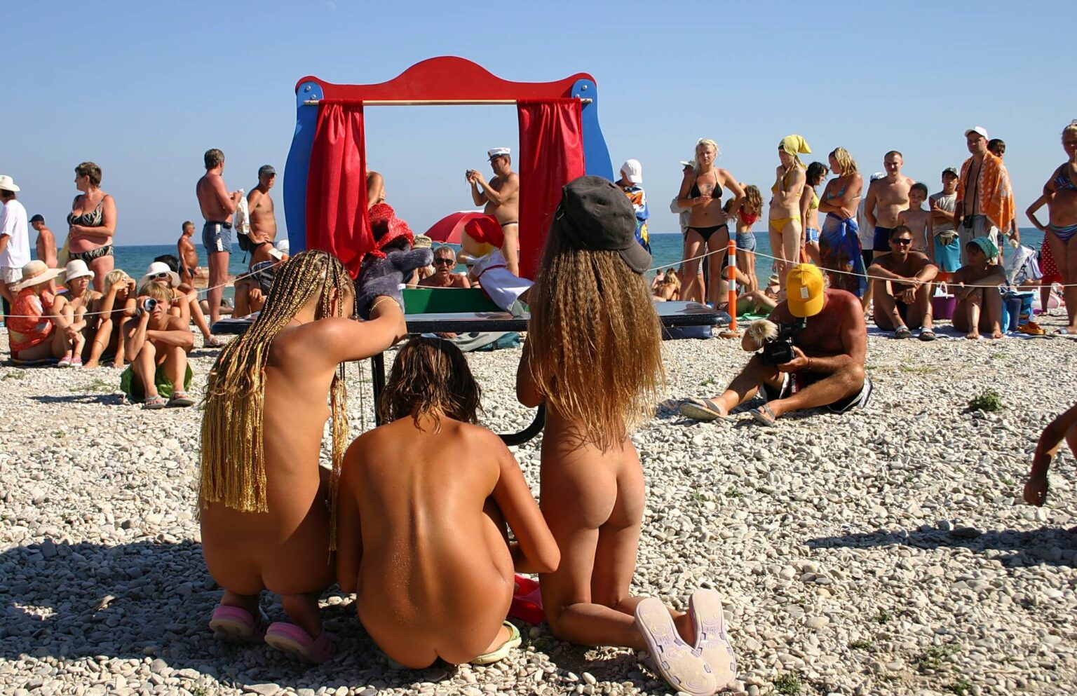 Purenudism-Pics-Beach-Front-Puppet-Show-2-1536x993.jpg