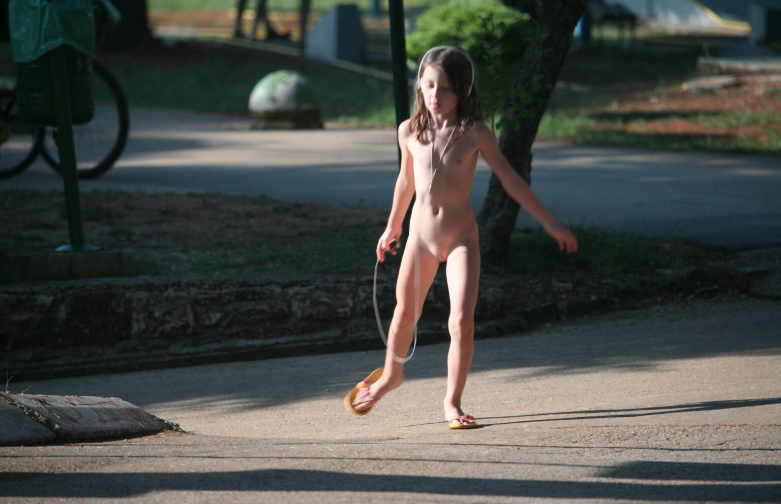 Girl-Playing-Her-MP3-Player-Purenudism-Pics-1-1536x993.jpg