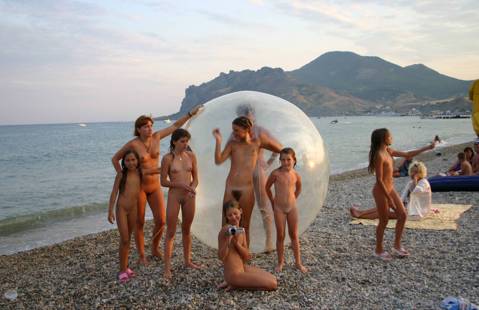 Walk-on-the-Beach-Balloon-Purenudism-Pics-1-1536x993.jpg