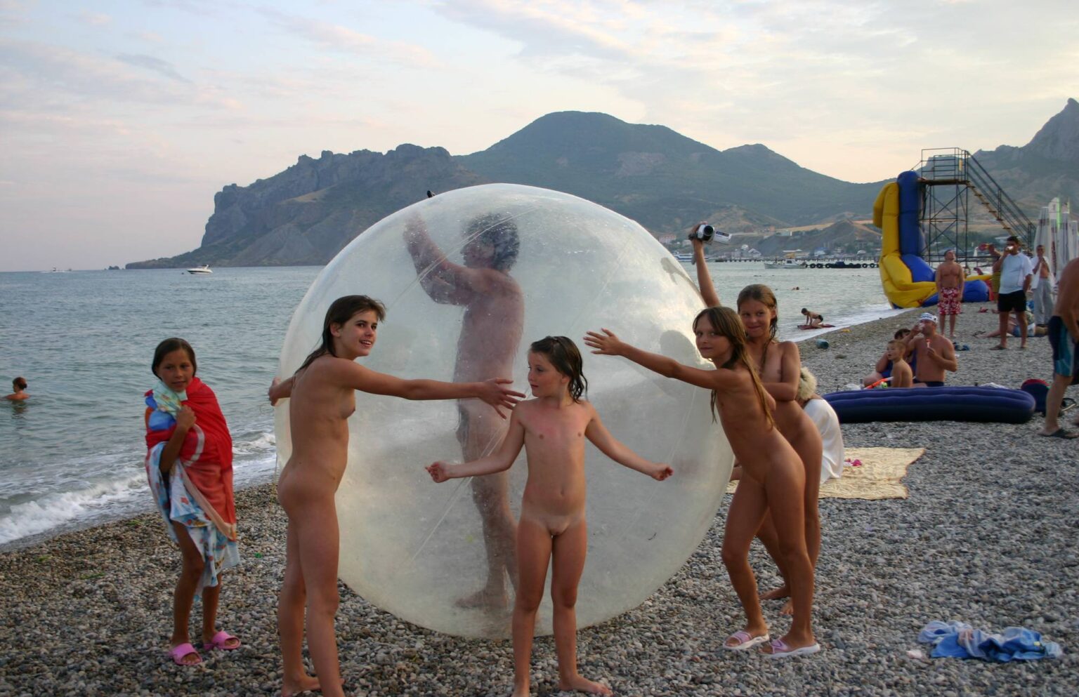 Walk-on-the-Beach-Balloon-Purenudism-Pics-2-1536x993.jpg