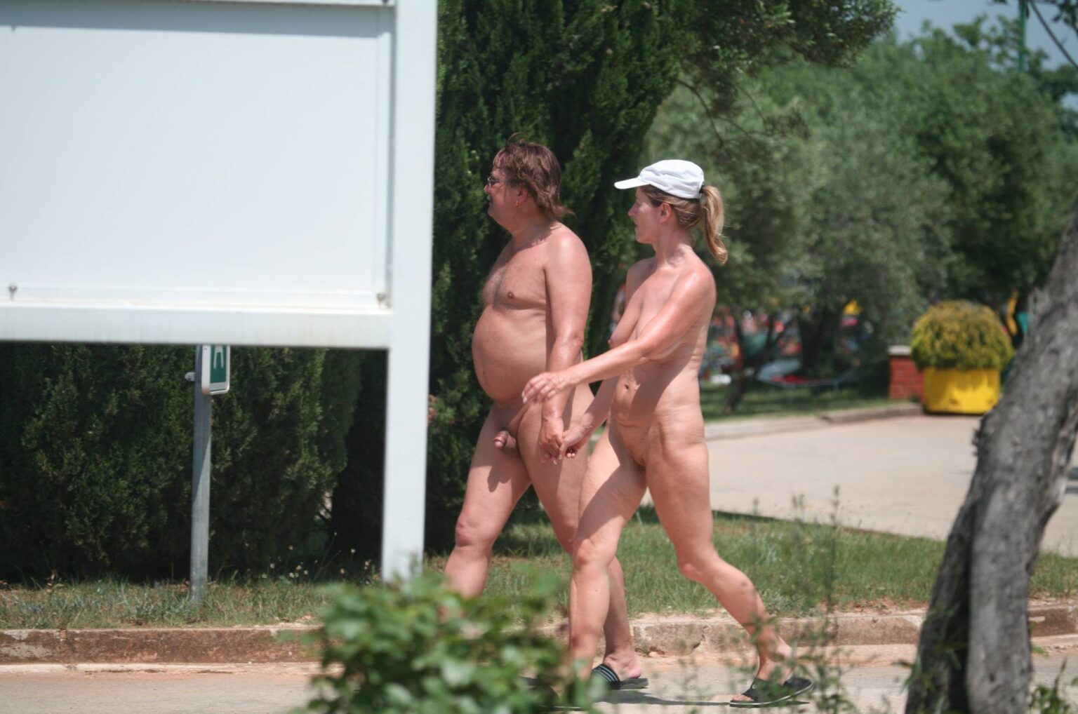 Purenudism-Pics-Nudist-Dinner-Front-Walks-2-1536x1018.jpg