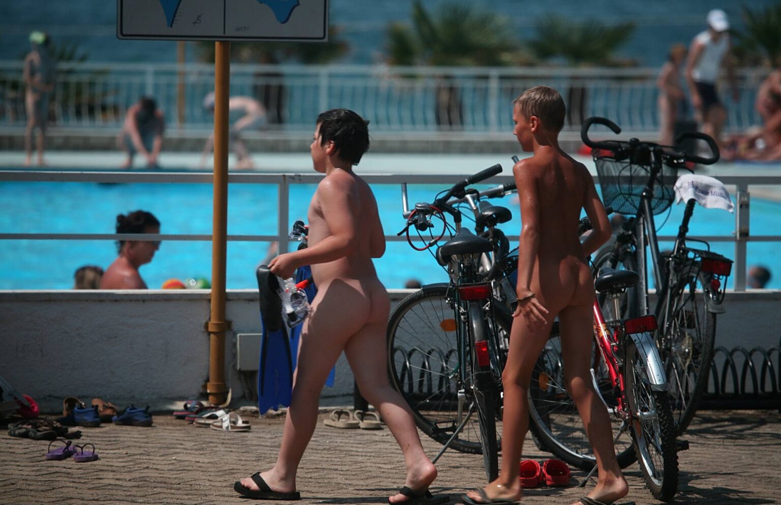 Couple-of-Nudists-Playing-Purenudism-Pics-2-1536x993.jpg