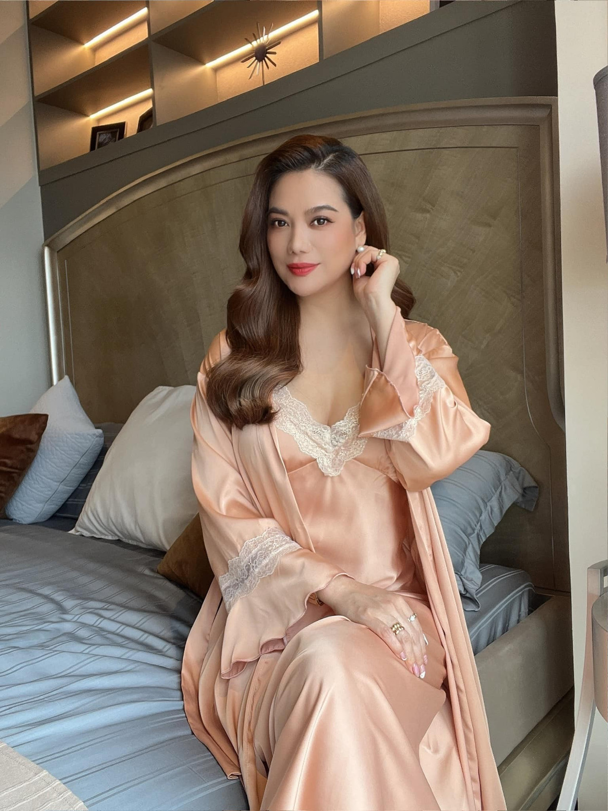 truong-ngoc-anh-mac-bikini-khoe-dang-u50-cang-det-lo-luon-hinh-xam-noi-hiem-hoc-6893f00fb9b648...jpg