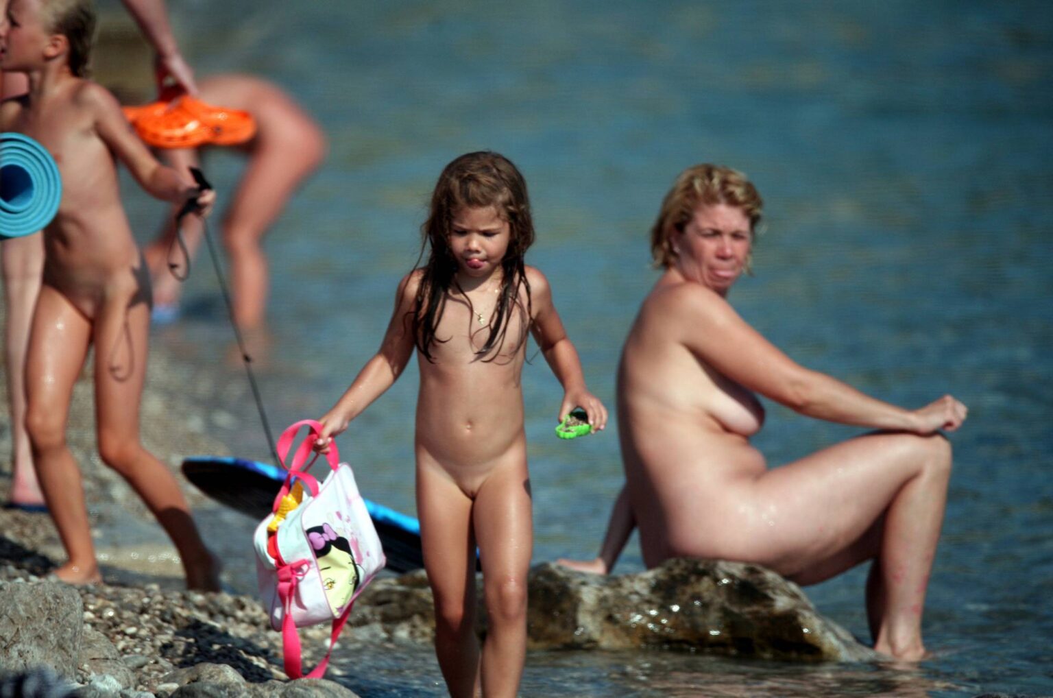 Naturist-Family-Beach-Out-Purenudism-Pics-1-1536x1018.jpg