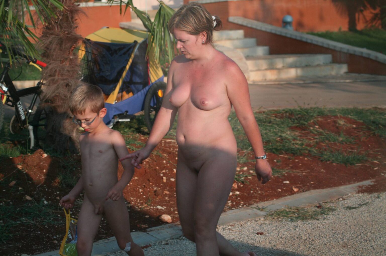 Purenudism-Pics-Nora-FKK-Family-Passage-2-1536x1018.jpg