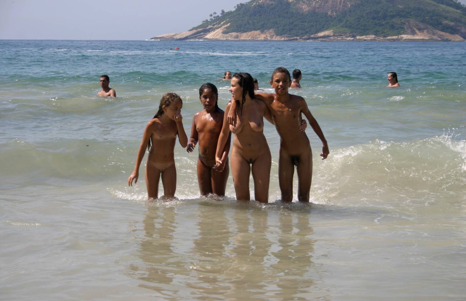 Purenudism-Pics-Brazilian-Water-Splashing-1-1536x993.jpg