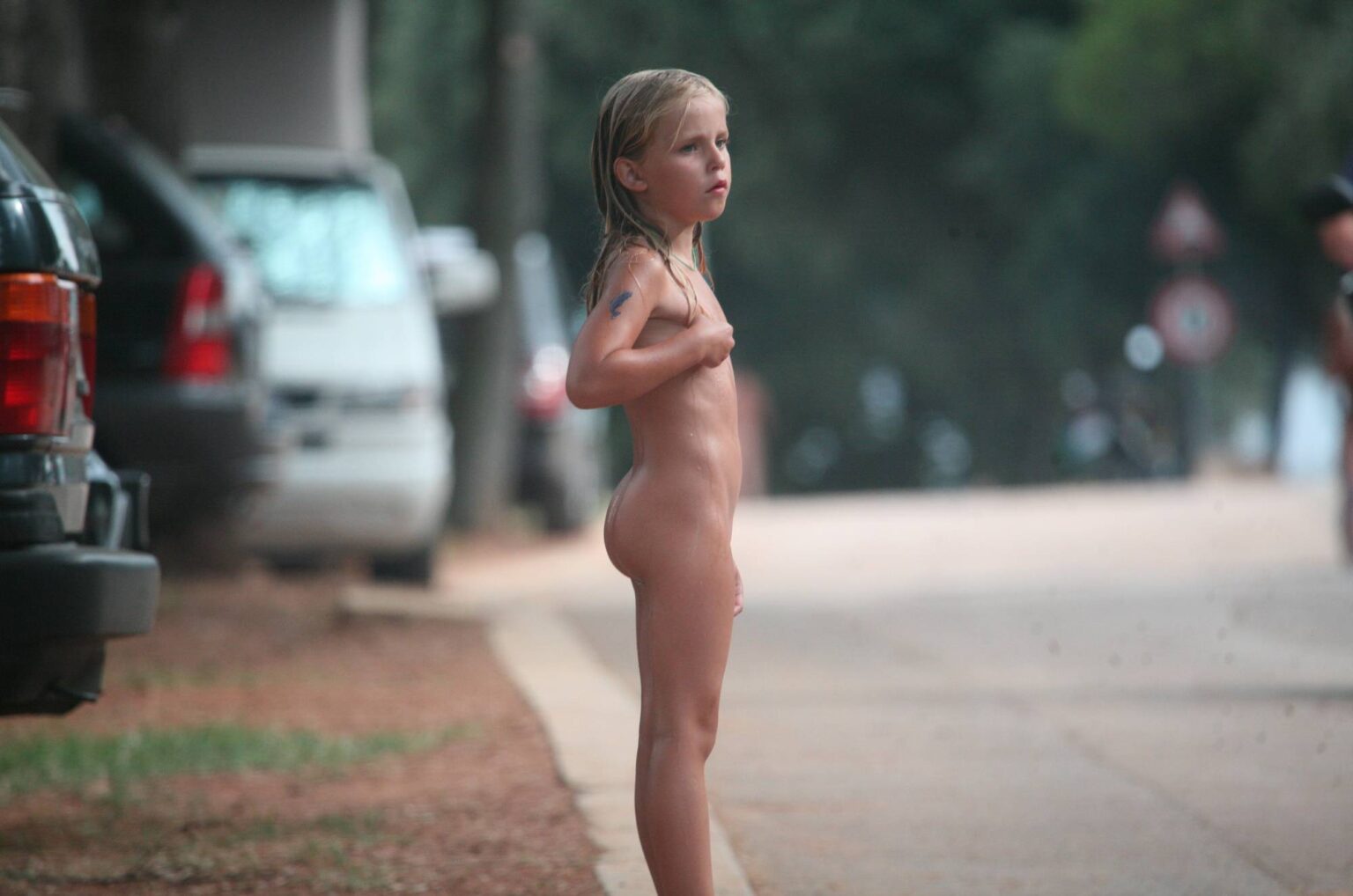 Purenudism-Pics-Naturist-Child-on-Sidewalk-2-1536x1018.jpg